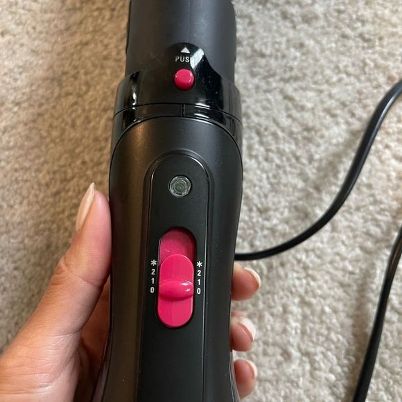 Rowenta 1200 Watts Hot Hair Brush/Styler (Model: CF-8212M0) - Picture 8 of 8